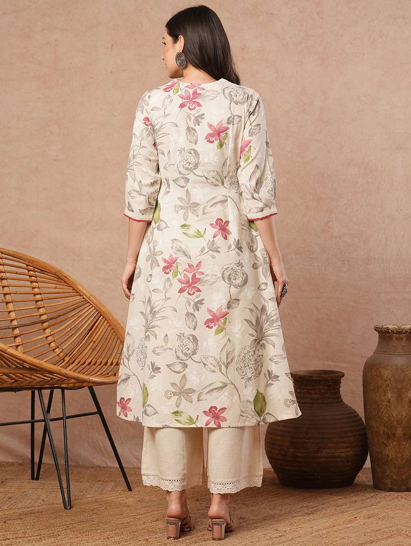women floral three quarter sleeve a-line kurta - 21980948 - Standard Image - 3