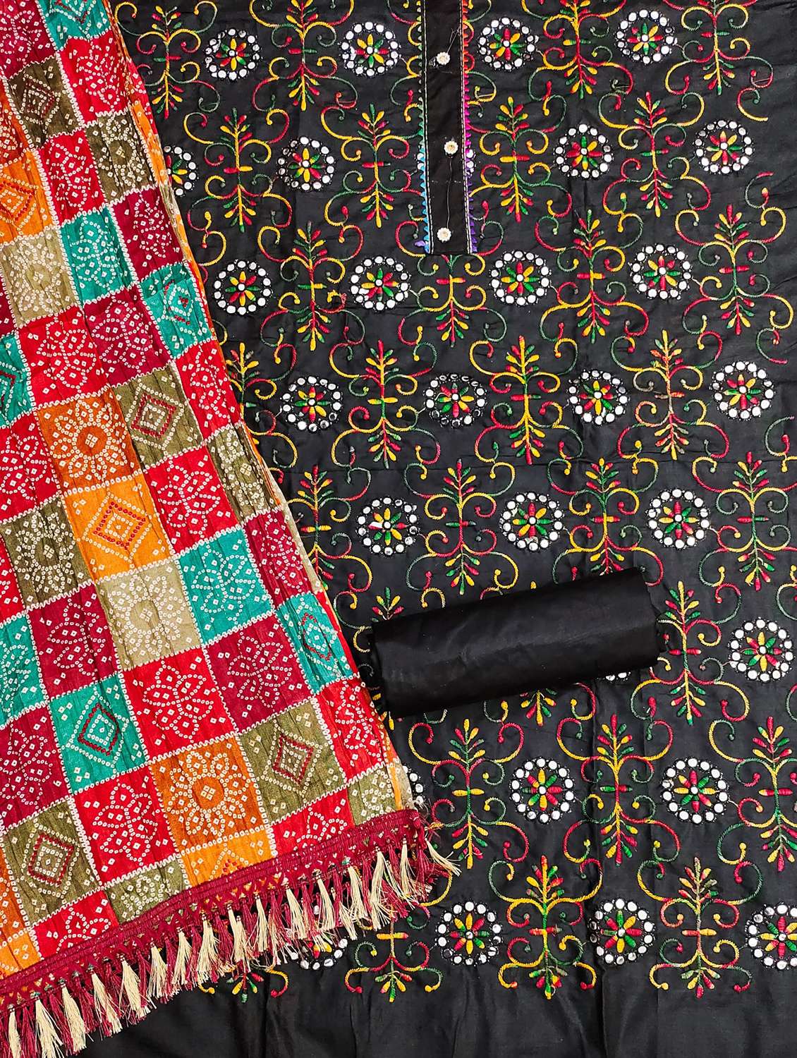 women solid with work embroidered unstitched suit set - 21981129 -  Standard Image - 3