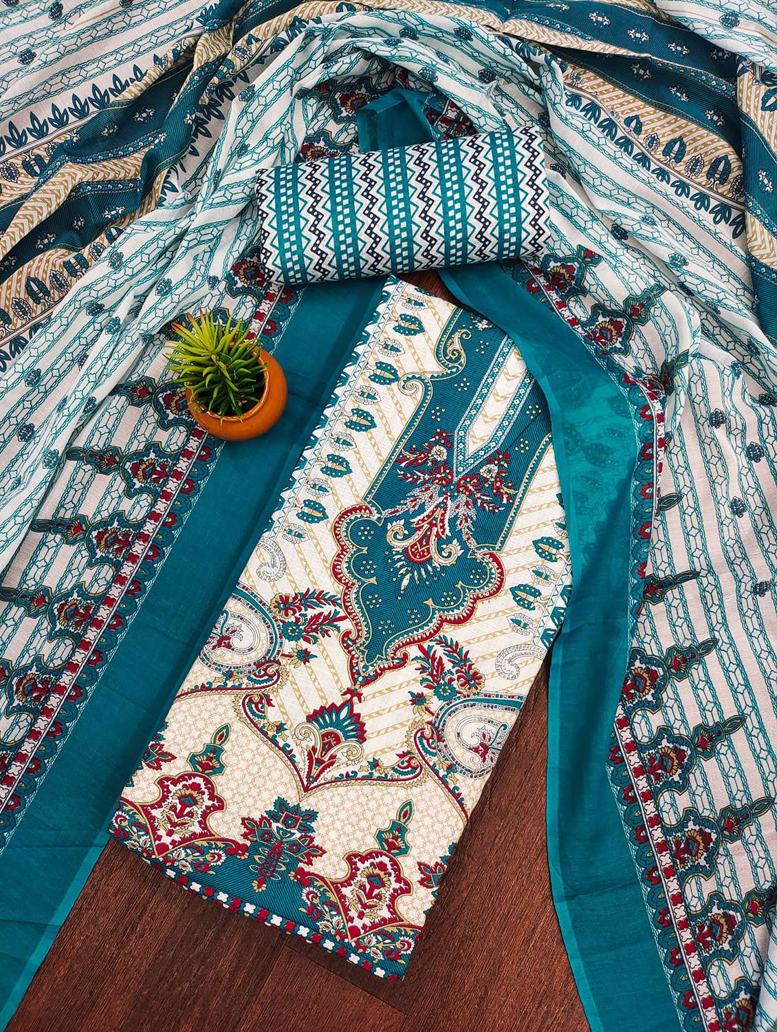women printed unstitched suit set