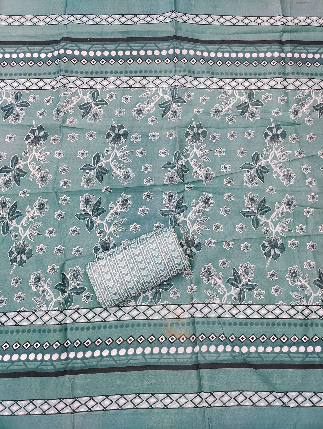 women printed with embroidery work unstitched suit set - 21981305 -  Standard Image - 3