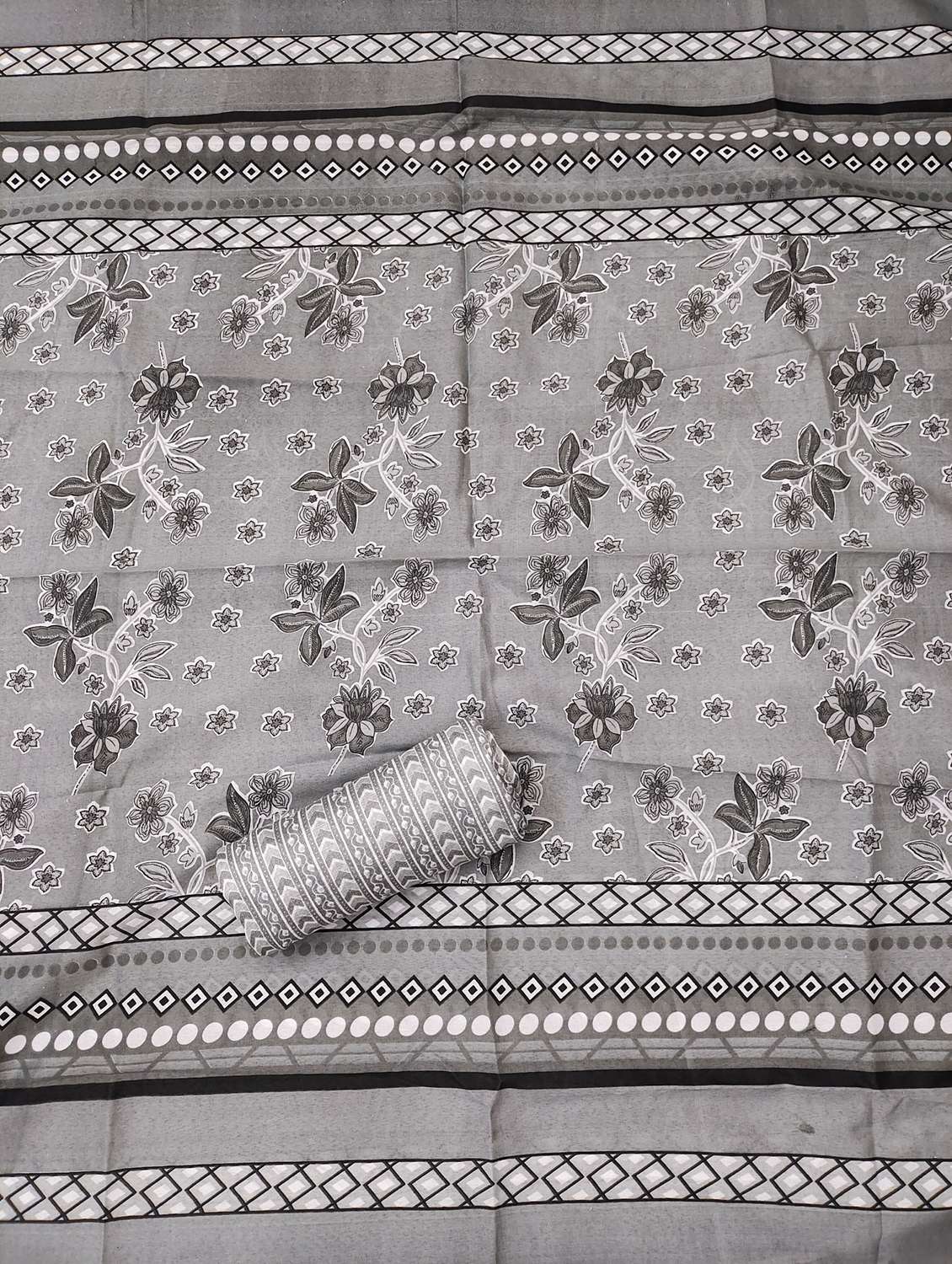 women printed with embroidery work unstitched suit set - 21981310 -  Standard Image - 3