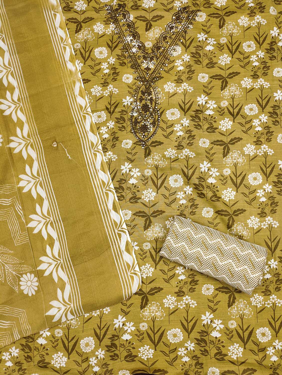 women printed with embroidery work unstitched suit set - 21981314 -  Standard Image - 3