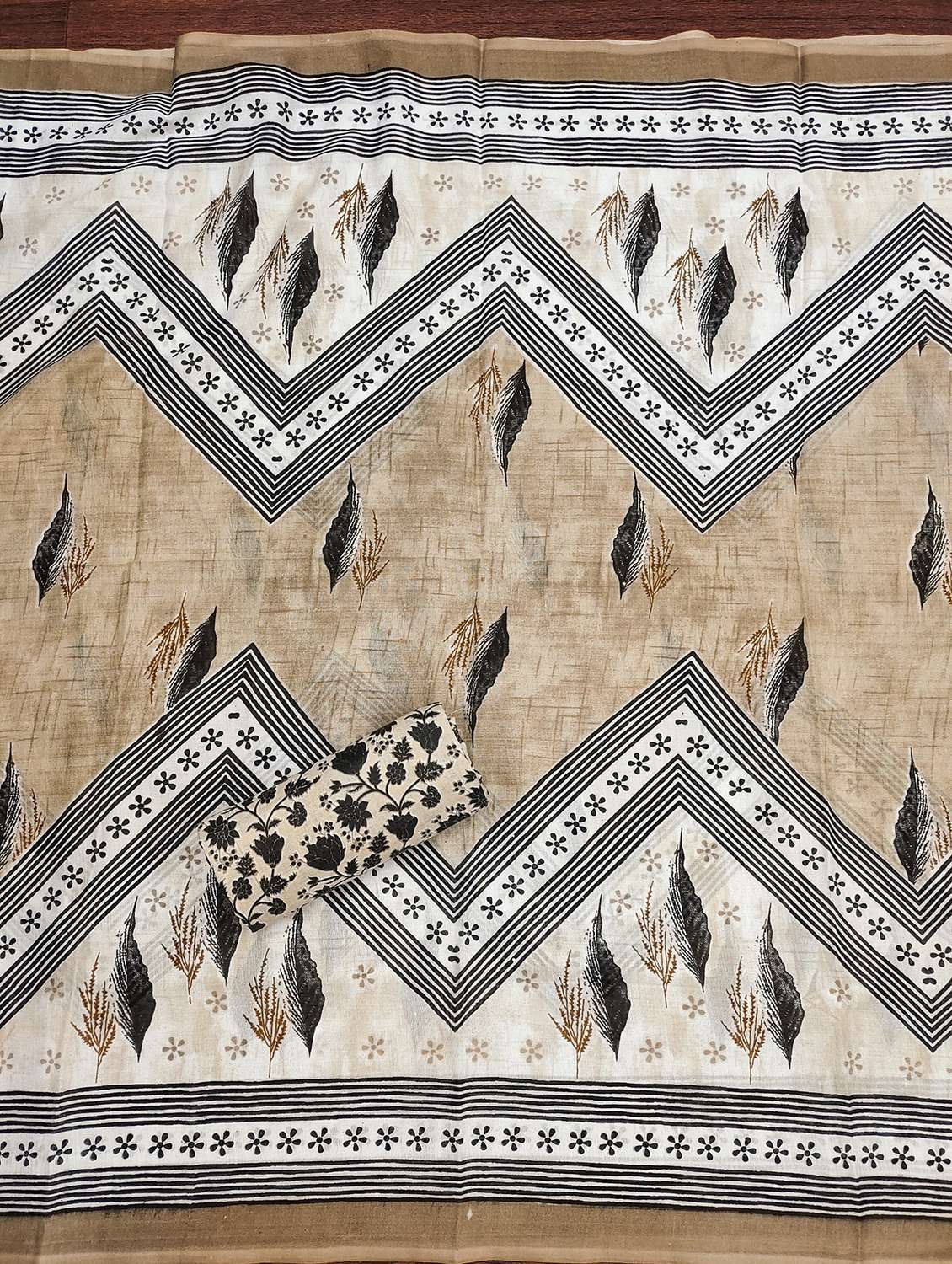 women printed with embroidery work unstitched suit set - 21981331 -  Standard Image - 3