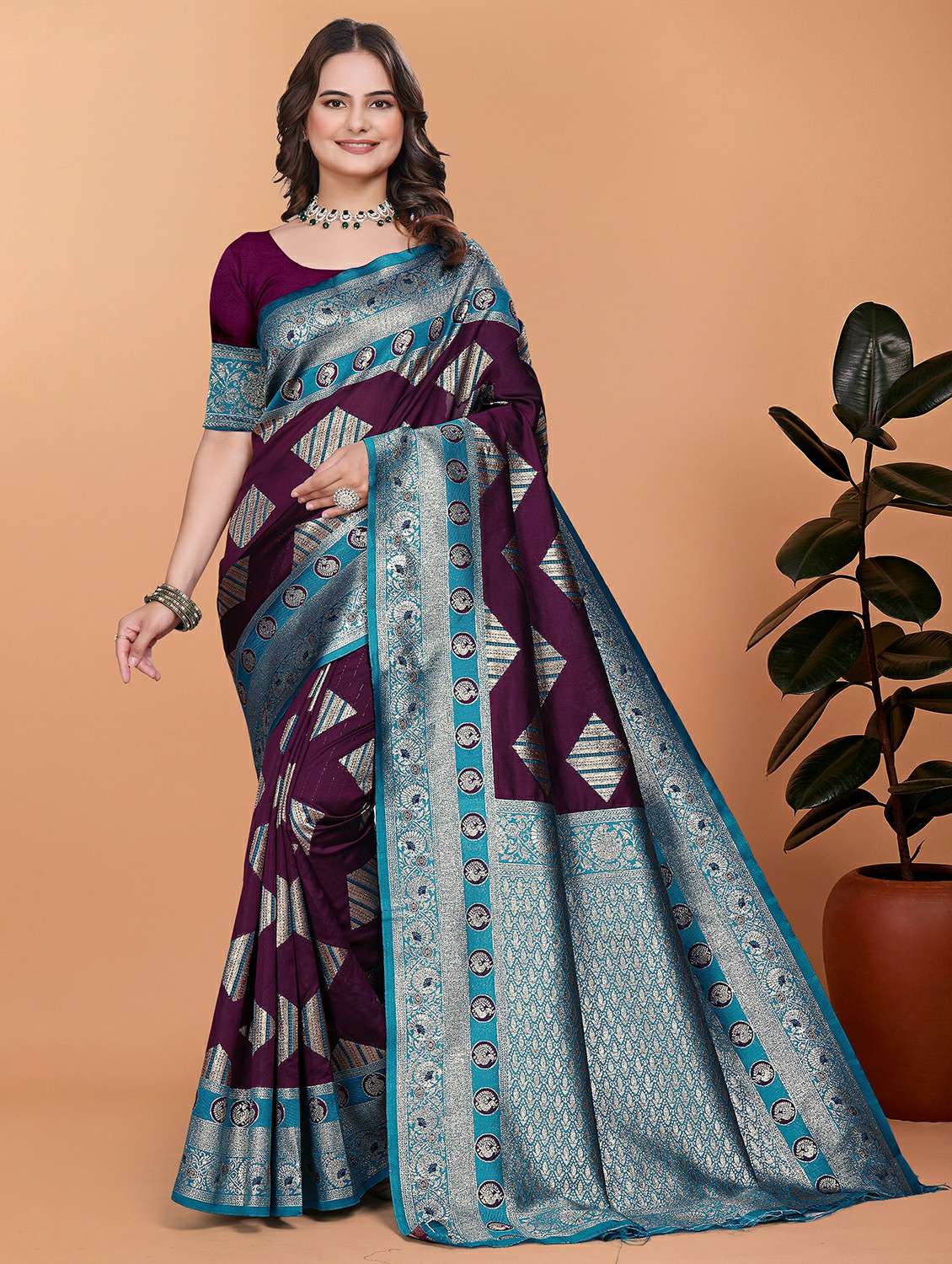 women self design bordered saree with blouse - 21981346 -  Zoom Image - 0