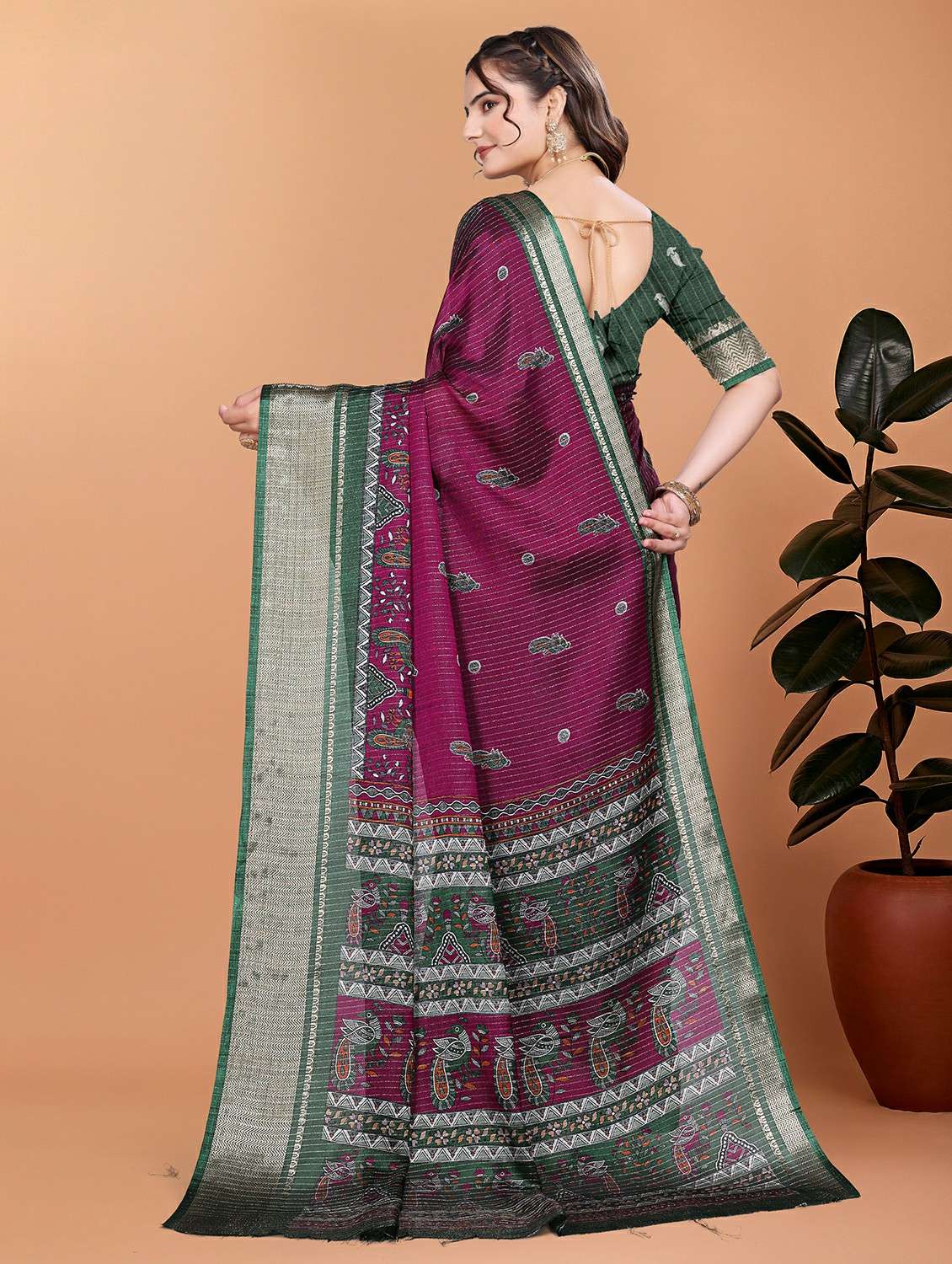 women printed bordered saree with blouse - 21981390 - Standard Image - 3