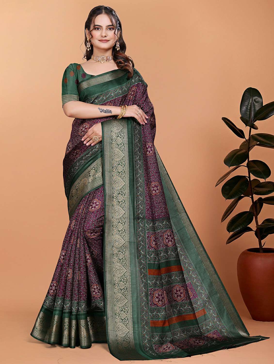 women printed bordered saree with blouse - 21981397 - Zoom Image - 0