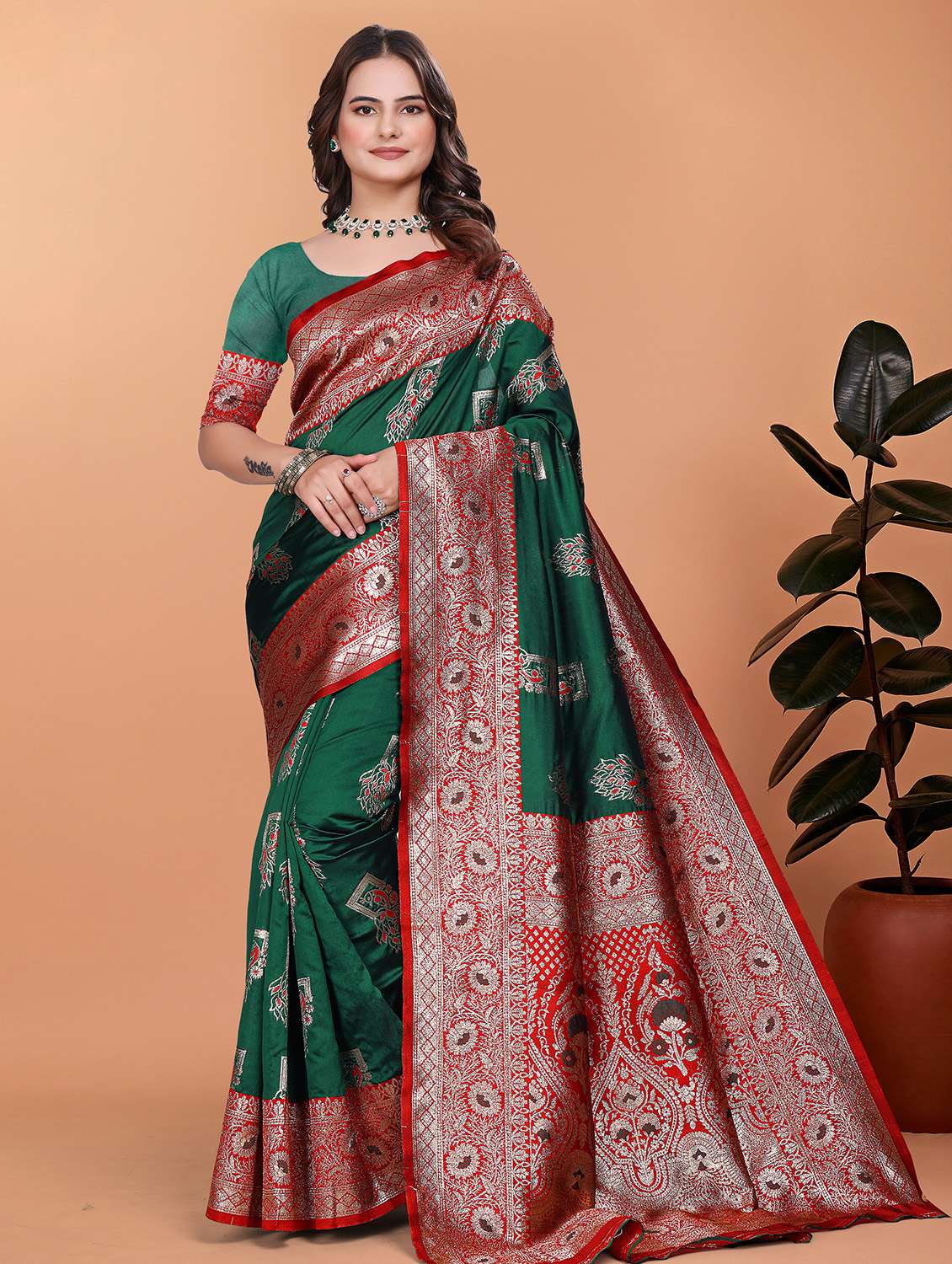 women self design banarasi saree with blouse - 21981422 - Zoom Image - 0