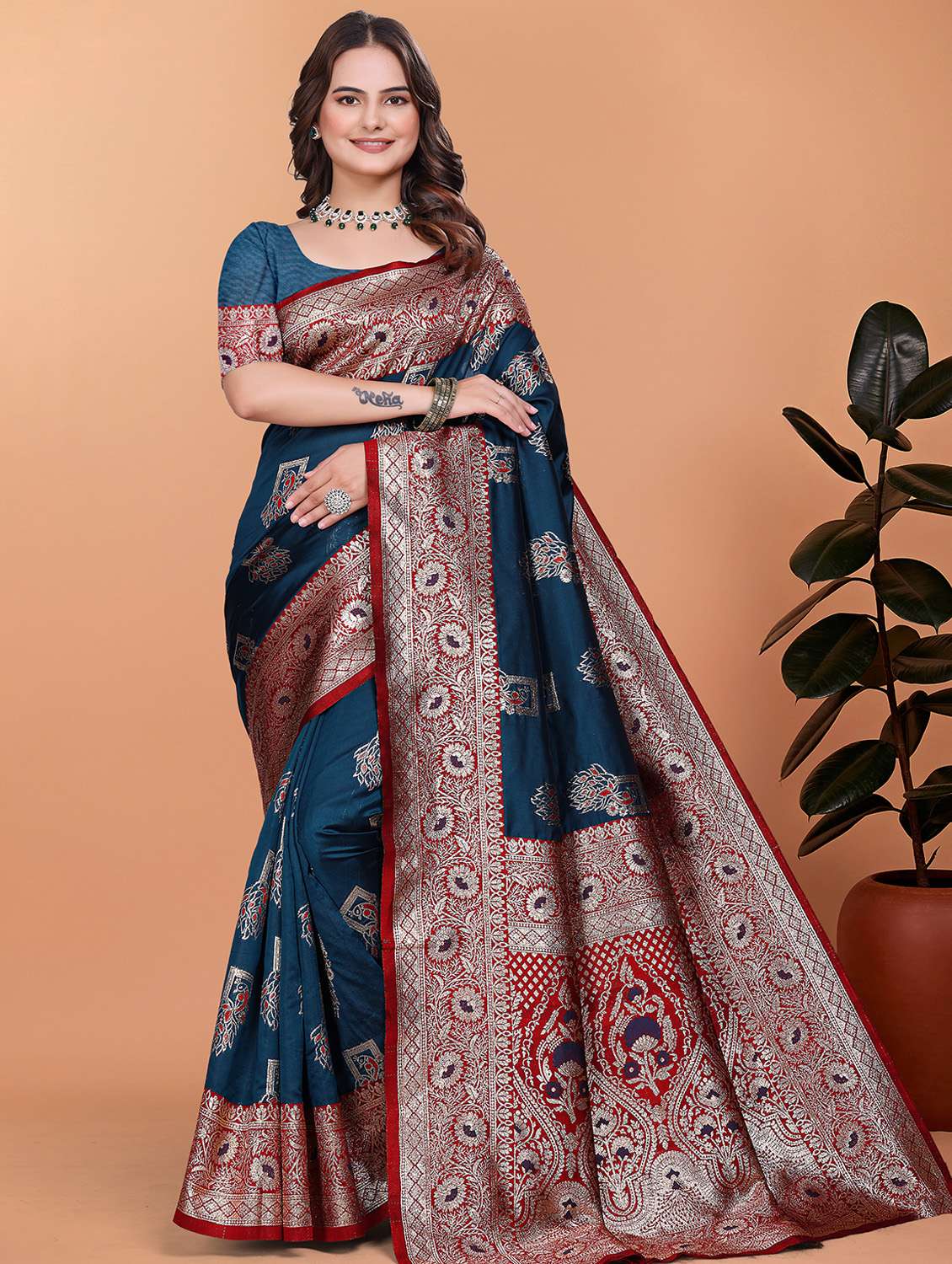 women self design banarasi saree with blouse