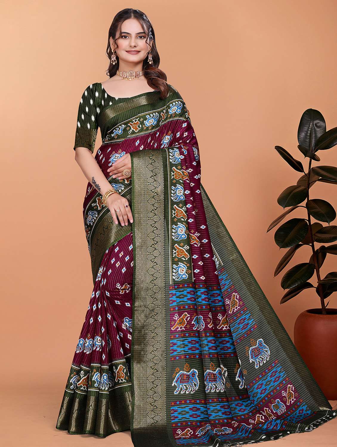 women printed bordered saree with blouse - 21981449 -  Zoom Image - 0