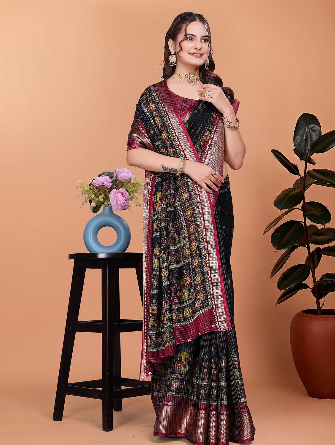 women printed bordered saree with blouse - 21981464 -  Zoom Image - 0