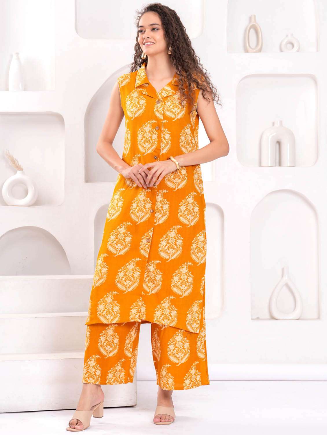 women printed sleeveless kurta and palazzo set - 21981587 - Standard Image - 3