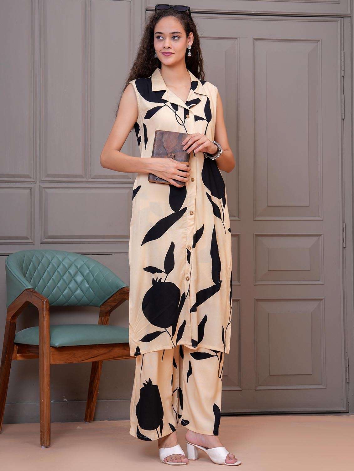 women printed sleeveless kurta and palazzo set - 21981588 -  Zoom Image - 0