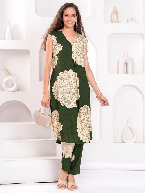 women printed sleeveless kurta and pant set - 21981594 -  Standard Image - 0