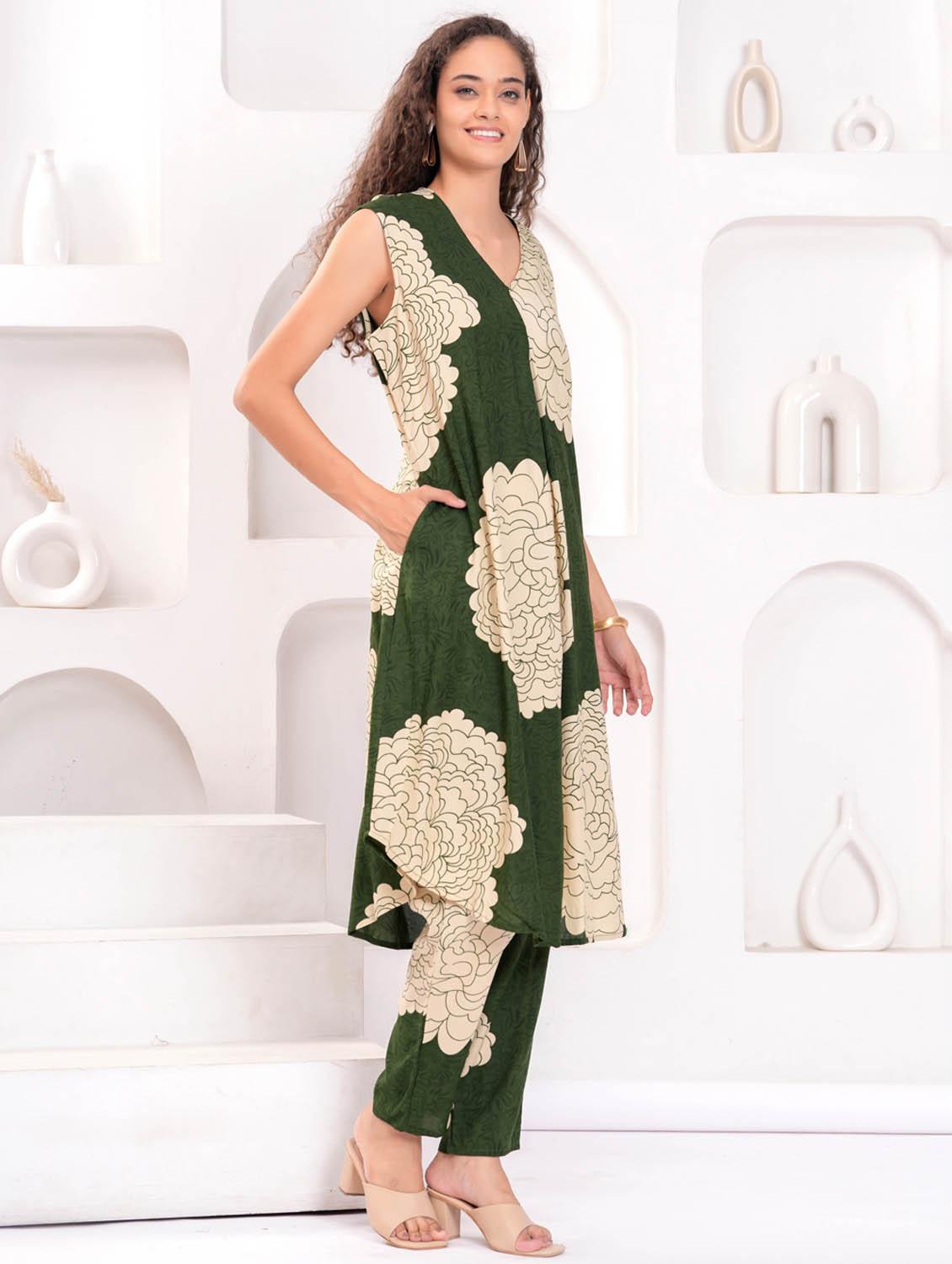 women printed sleeveless kurta and pant set - 21981594 - Standard Image - 3