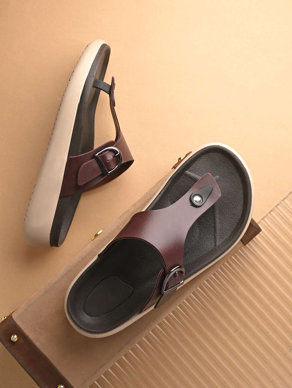 men solid toe separator sandal