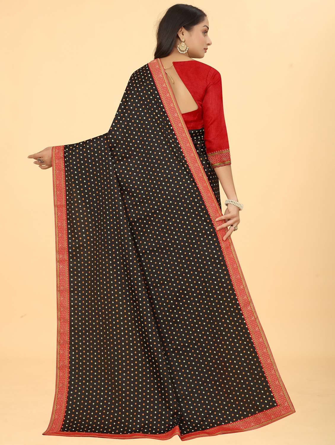 women printed bordered saree with blouse - 21981712 -  Standard Image - 3