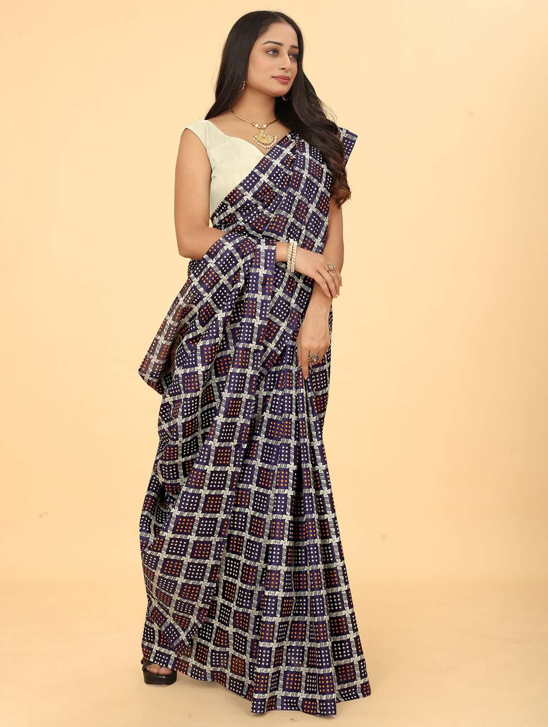 women bandhani printed saree with blouse - 21981716 -  Standard Image - 5