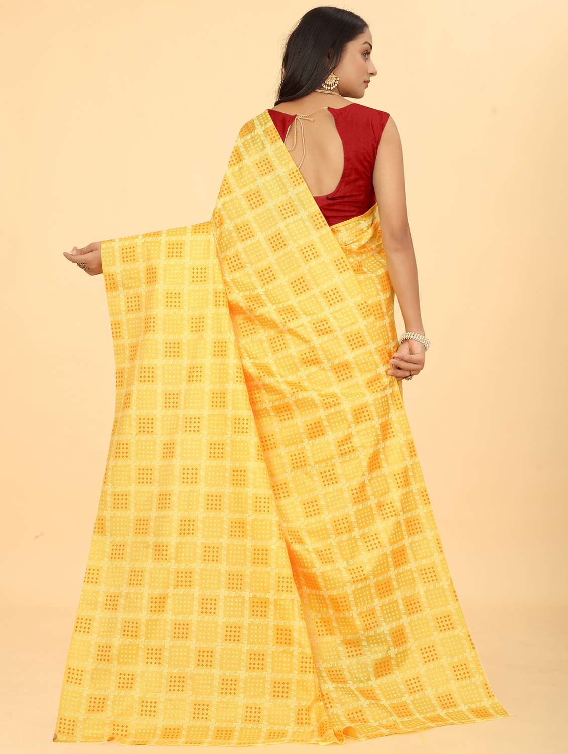 women bandhani printed saree with blouse - 21981719 -  Standard Image - 3