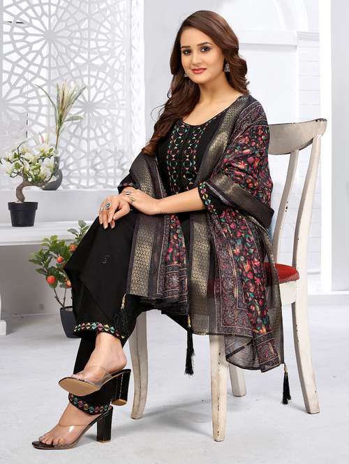 women three quarter sleeve kurta pant with dupatta set - 21981851 - Standard Image - 0
