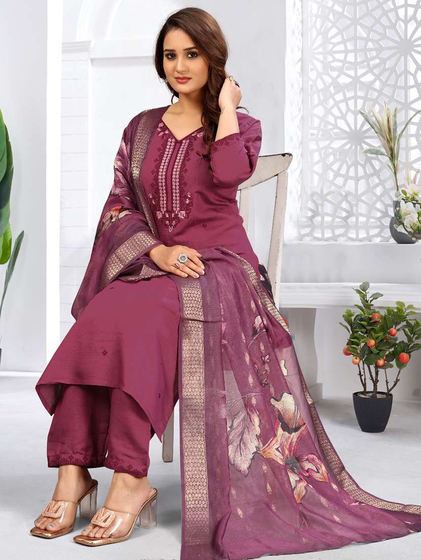 women three quarter sleeve kurta pant with dupatta set - 21981853 - Zoom Image - 0