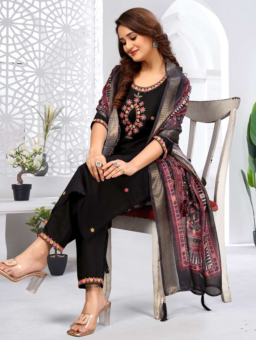 women three quarter sleeve kurta pant with dupatta set - 21981855 -  Zoom Image - 0