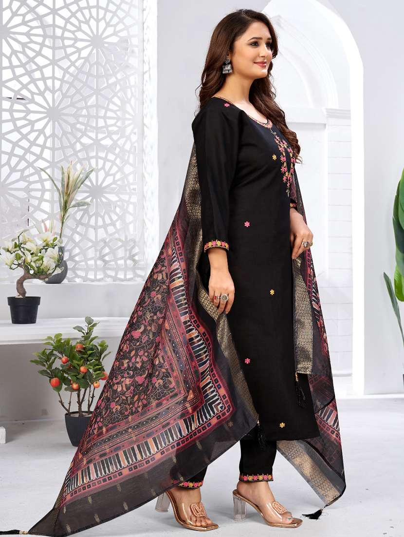 women three quarter sleeve kurta pant with dupatta set - 21981855 - Standard Image - 3