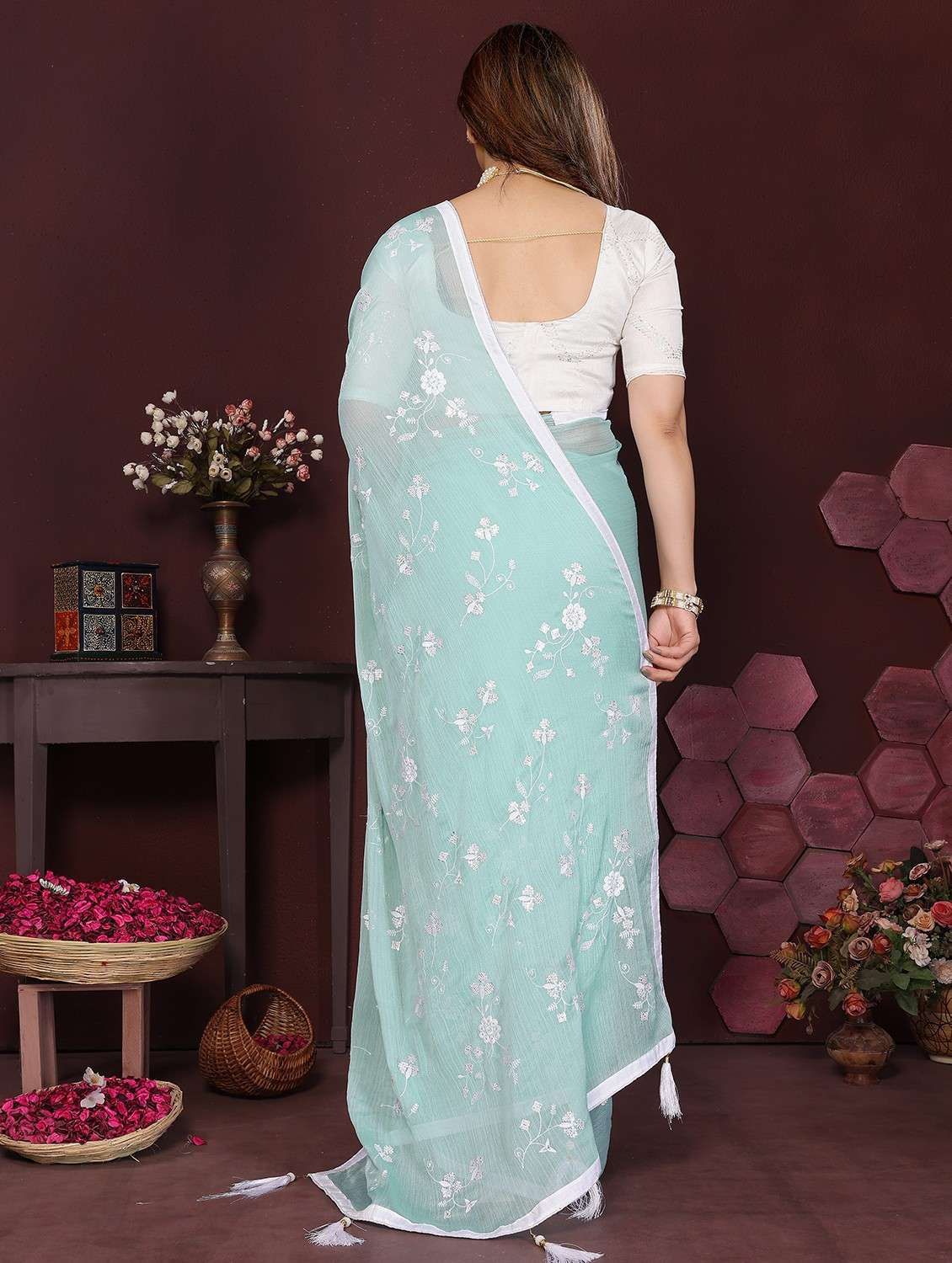 women turquoise embroidered saree with blouse - 21981932 - Standard Image - 3