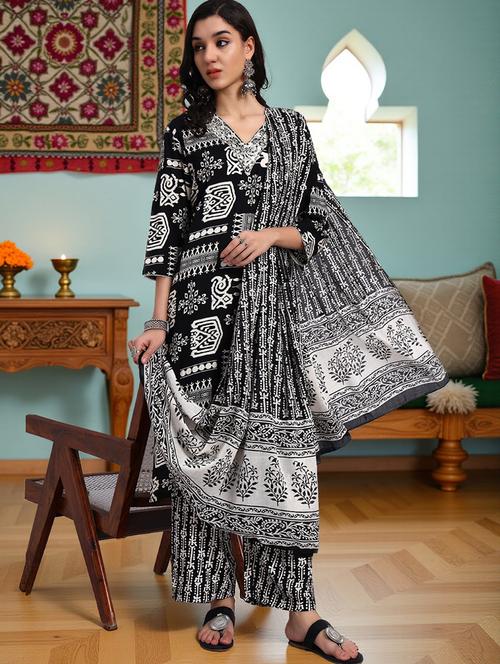women three quarter sleeve kurta pant with dupatta set - 21982276 - Standard Image - 0