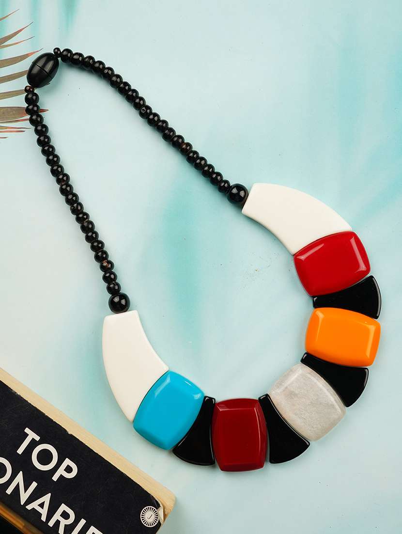 women resin beaded fashion necklace