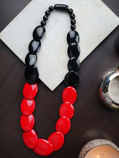 women resin beaded fashion necklace - 21982893 -  Standard Image - 0