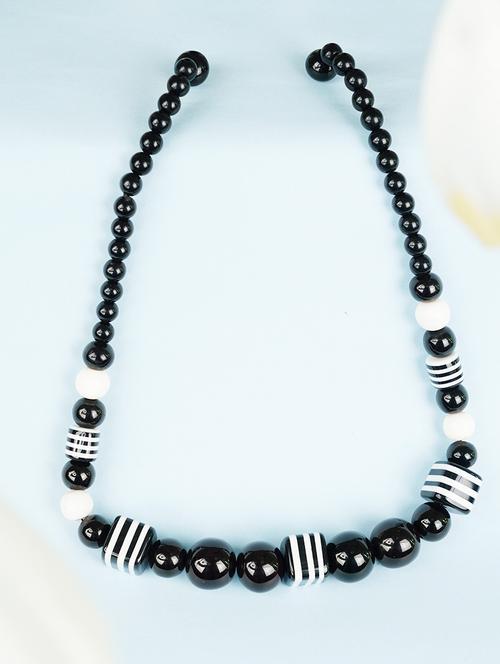 ethnic tribal handmade resin beaded fashion necklace - 21982911 -  Standard Image - 0