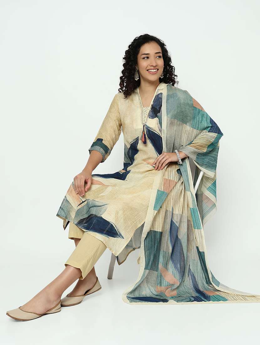 women three quarter sleeve kurta pant with dupatta set - 21982945 - Standard Image - 3