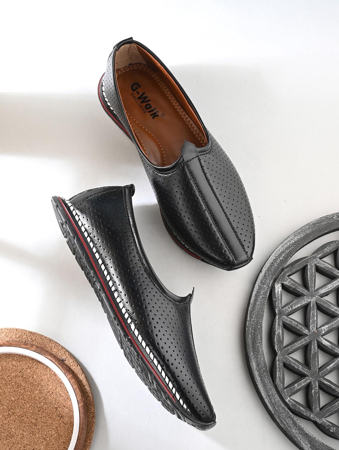 men black slip on juti