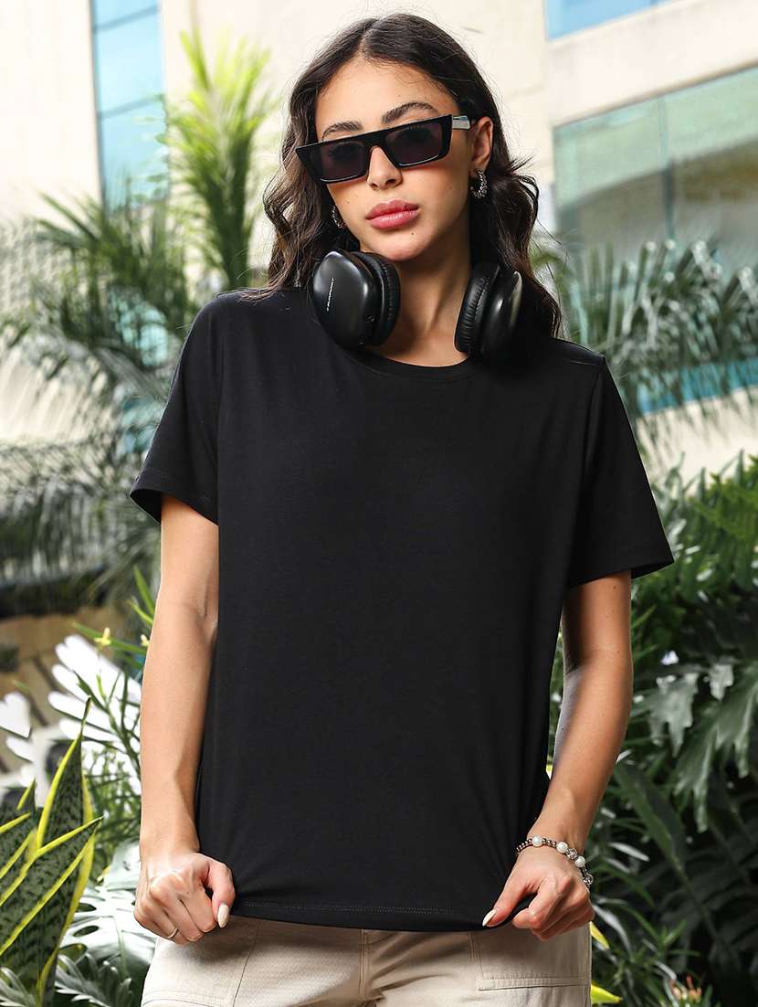 women black solid short sleeve regular fit t-shirt