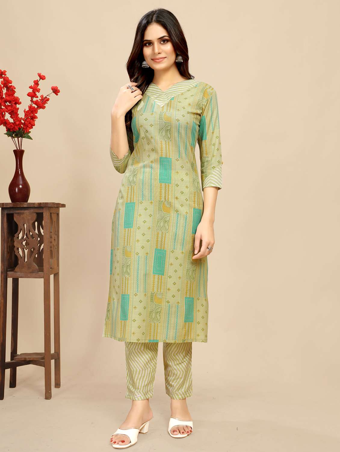 women printed three quarter sleeve kurta pant set