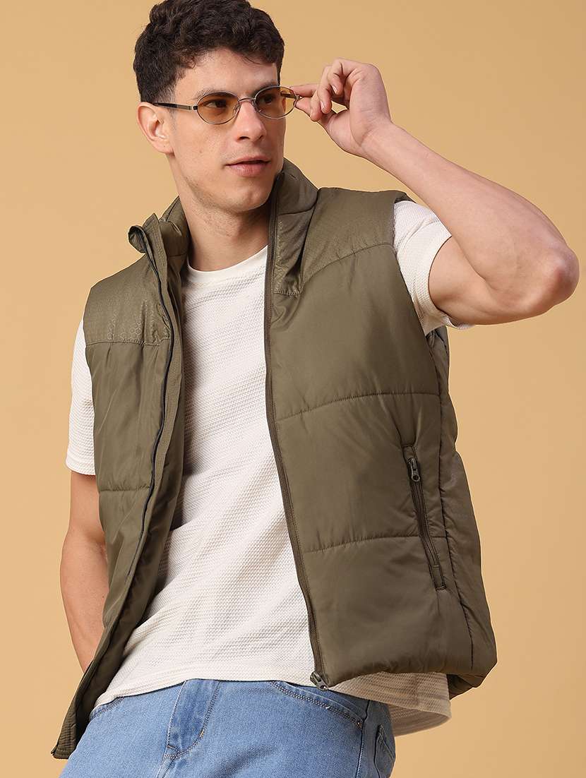 men solid sleeveless puffer jacket