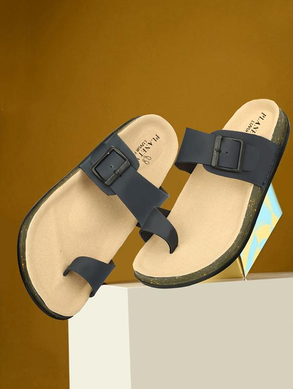 men solid one toe sandal - 21984433 - Zoom Image - 0
