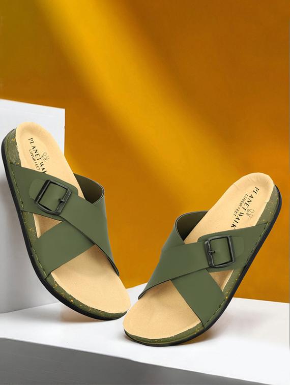men solid slip on sandal - 21984438 - Zoom Image - 0