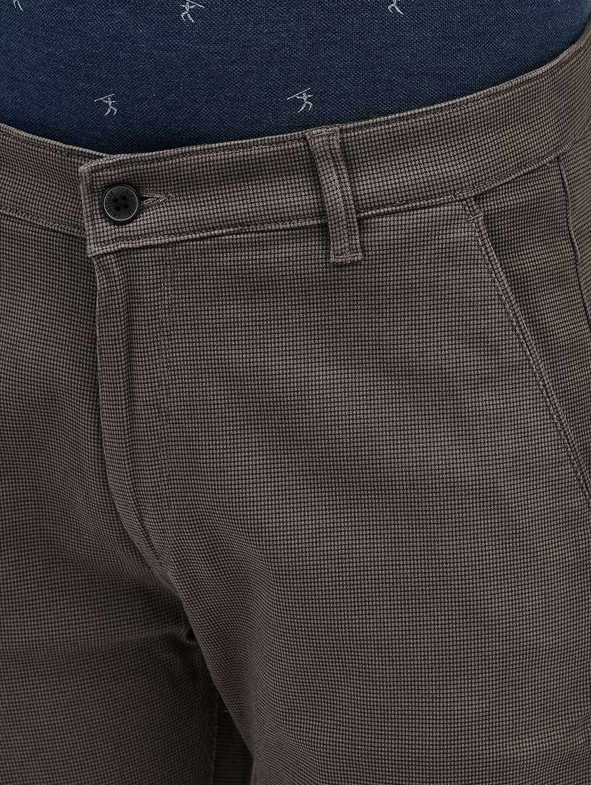 men solid mid rise slim fit chinos  - 21985072 -  Standard Image - 5