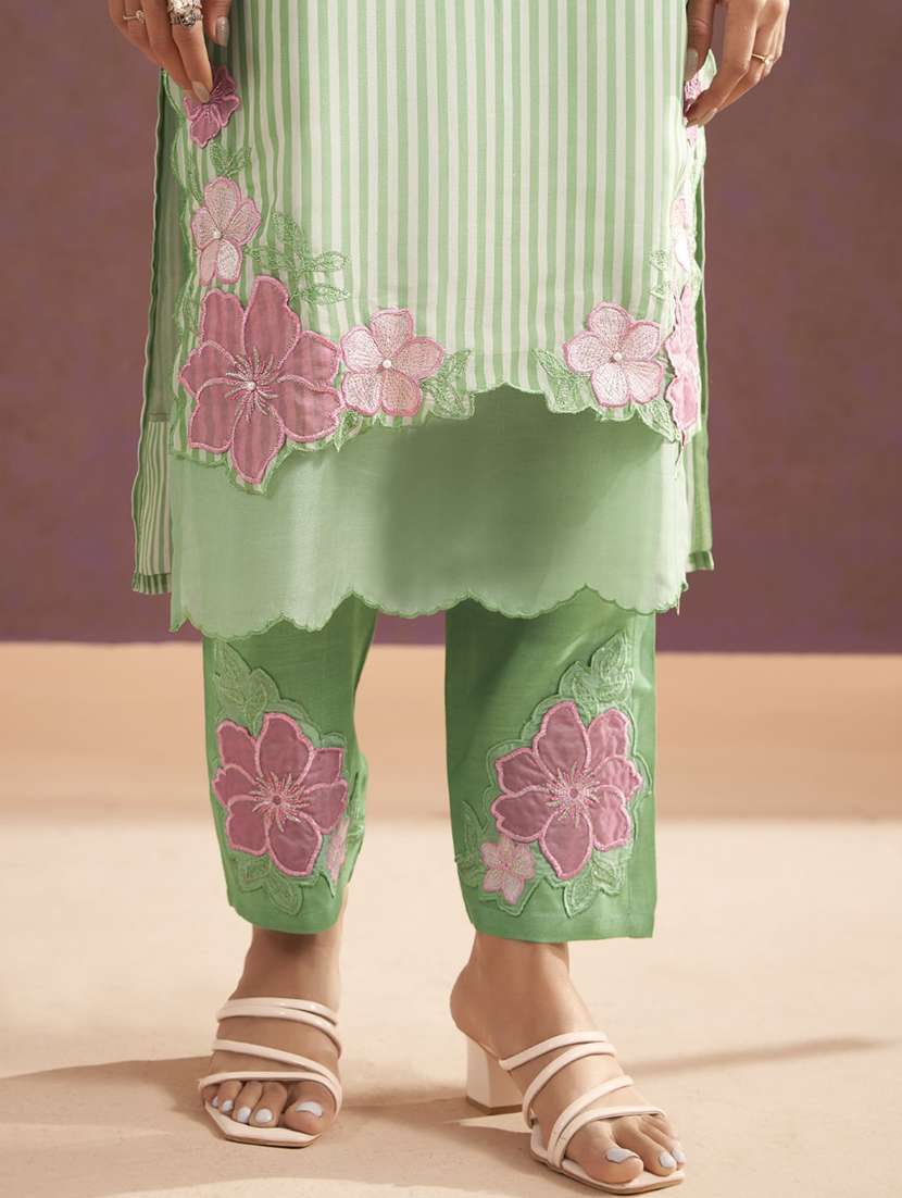 women floral three quarter sleeve kurta pant with dupatta set - 21985528 -  Standard Image - 3