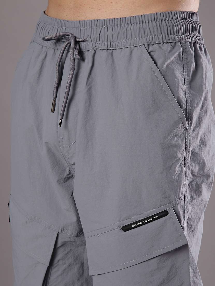 men solid mid rise regular fit cargo - 21985800 -  Standard Image - 5