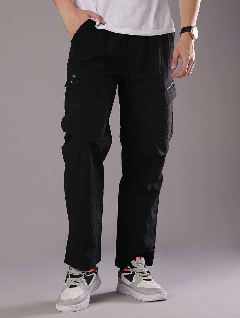 men solid mid rise regular fit cargo