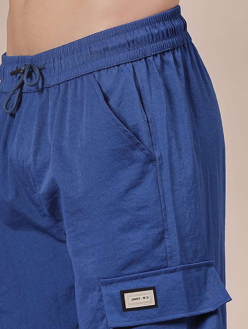 men solid mid rise regular fit cargo - 21985804 -  Standard Image - 5