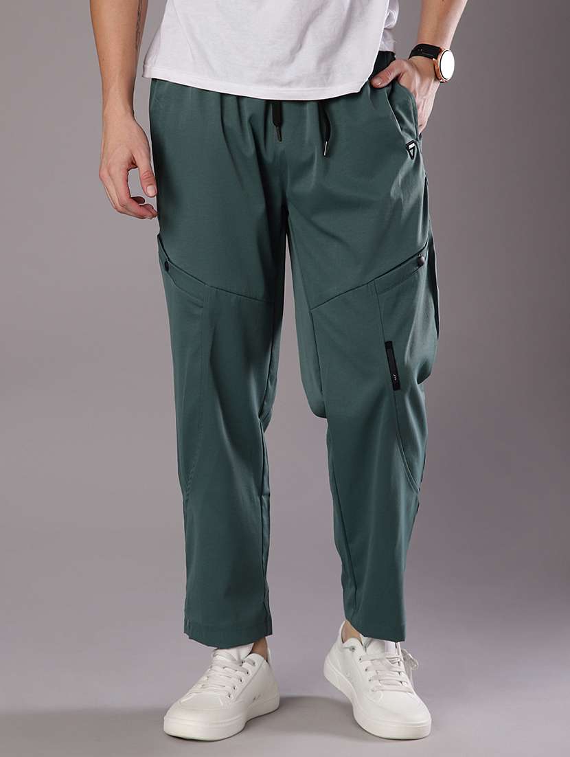men solid mid rise regular fit cargo