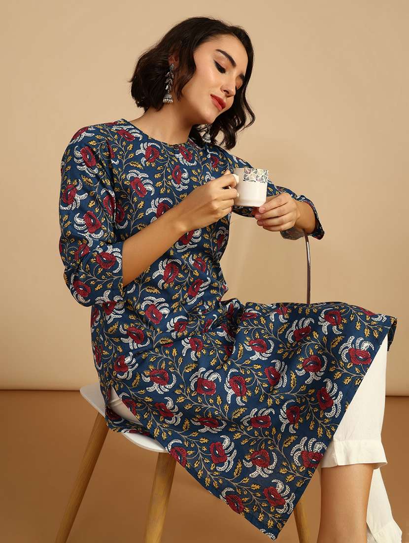 women three quarter sleeve straight kurta