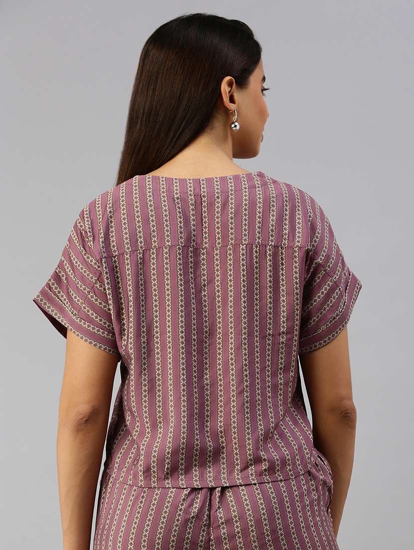 women geometric print short sleeve crop top - 21986228 - Standard Image - 3