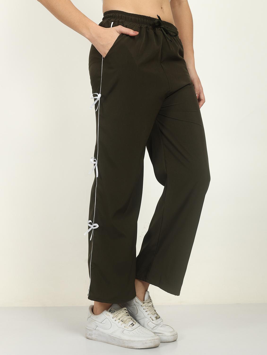 women solid mid rise straight trouser