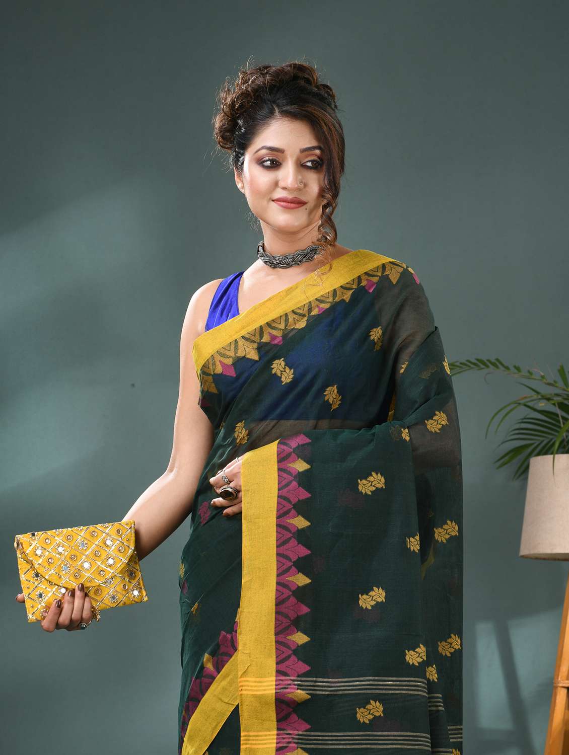 women self design handloom saree - 21986585 - Standard Image - 5
