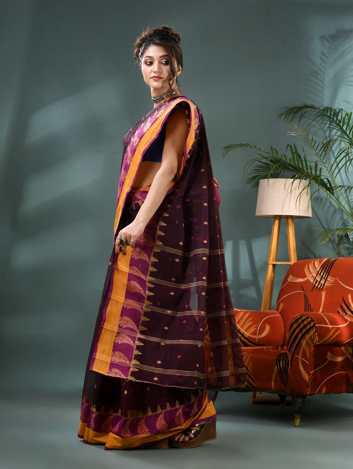 women self design handloom saree - 21986591 - Standard Image - 3