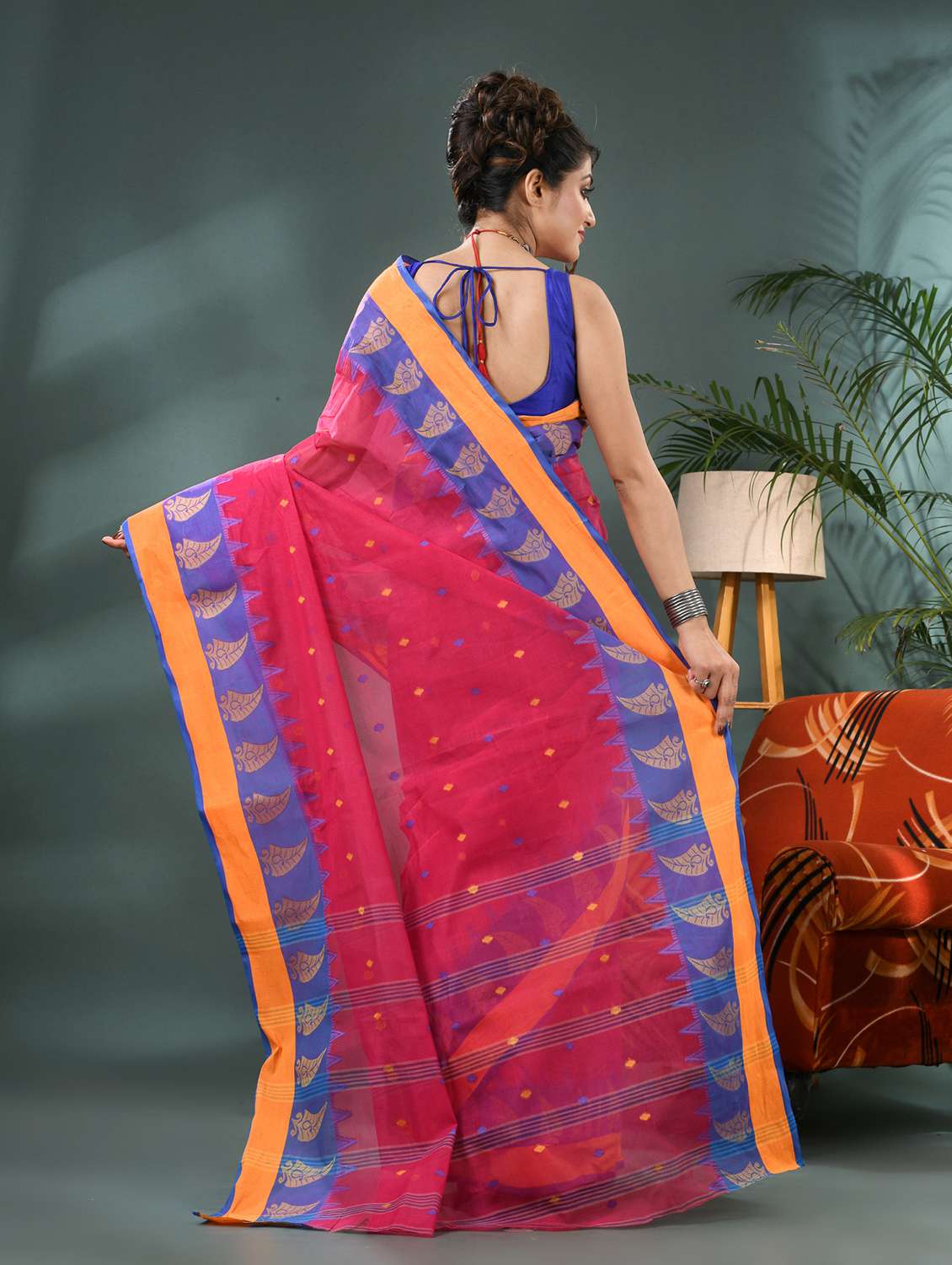women self design handloom saree - 21986592 - Standard Image - 3